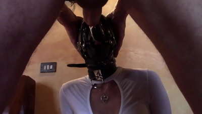 Laura i sála, roghnú samhlacha, físeán 2021, scornach domhain le fáinní iolracha