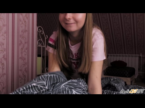 ❤️ Tarraingíonn Blondie BFF go domhain uirthi agus faigheann sí cum ina béal ❤️  Físeán gnéis  ag ga.analytik24.ru