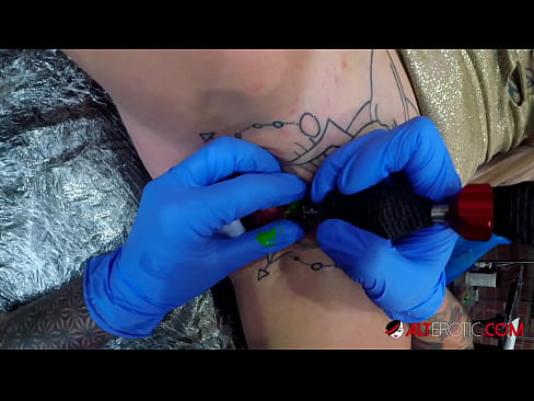 ❤️ An hottie thar a bheith tattooed Sully Savage fuair tattoo ar a clitoris ❤️ Físeán gnéis ag ga.analytik24.ru